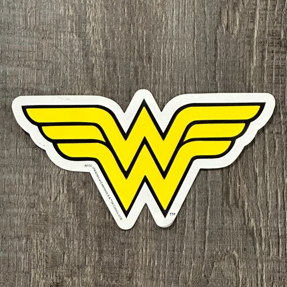 💞 New DC Comics Wonder Woman Logo Sticker - Picture 1 of 2